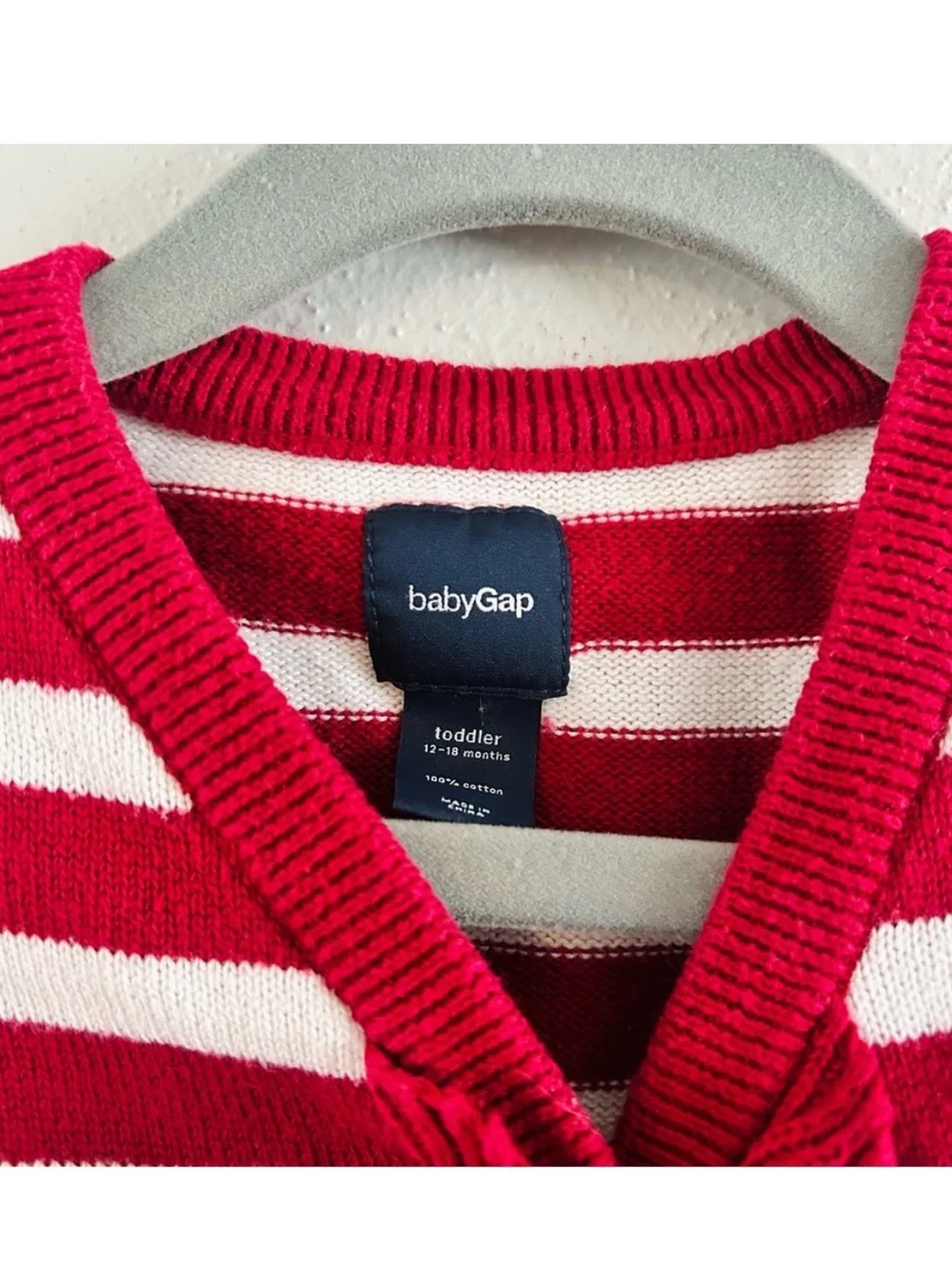 ⁠Baby GAP Girls Size 12-18M Red White Striped Ruffle Front Button Cardigan Sweat